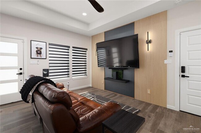 16 Diamond Head Ave in Alton, TX - Building Photo - Building Photo