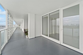 910 West Ave, Unit 1408 in Miami Beach, FL - Building Photo - Building Photo