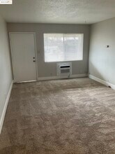 233 Birch St in Brentwood, CA - Building Photo - Building Photo