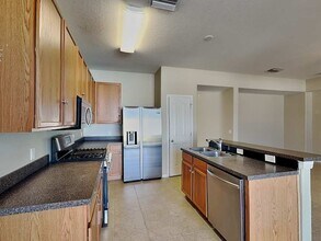 6610 Colonial Lake Dr in Riverview, FL - Building Photo - Building Photo