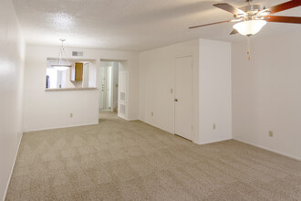 Cimarron Pointe Apartments in Oklahoma City, OK - Building Photo - Building Photo