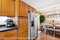 127 Crookham Ct photo'