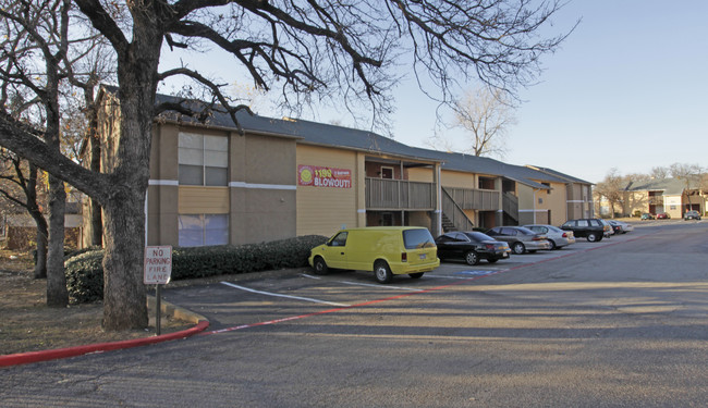 Villas at Arroyo Springs in Arlington, TX - Foto de edificio - Building Photo