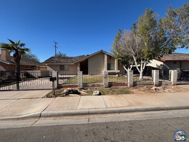 1213 W Calle De Oro in Calexico, CA - Building Photo - Building Photo