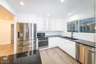 13942 Mango Dr in Del Mar, CA - Foto de edificio - Building Photo