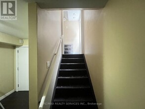 7 Glengowan St in Whitby, ON - Building Photo - Building Photo