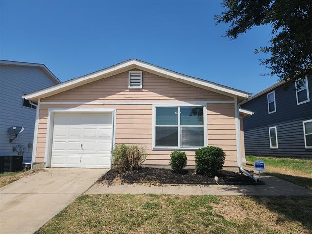1813 Wickham Dr in Burleson, TX - Building Photo