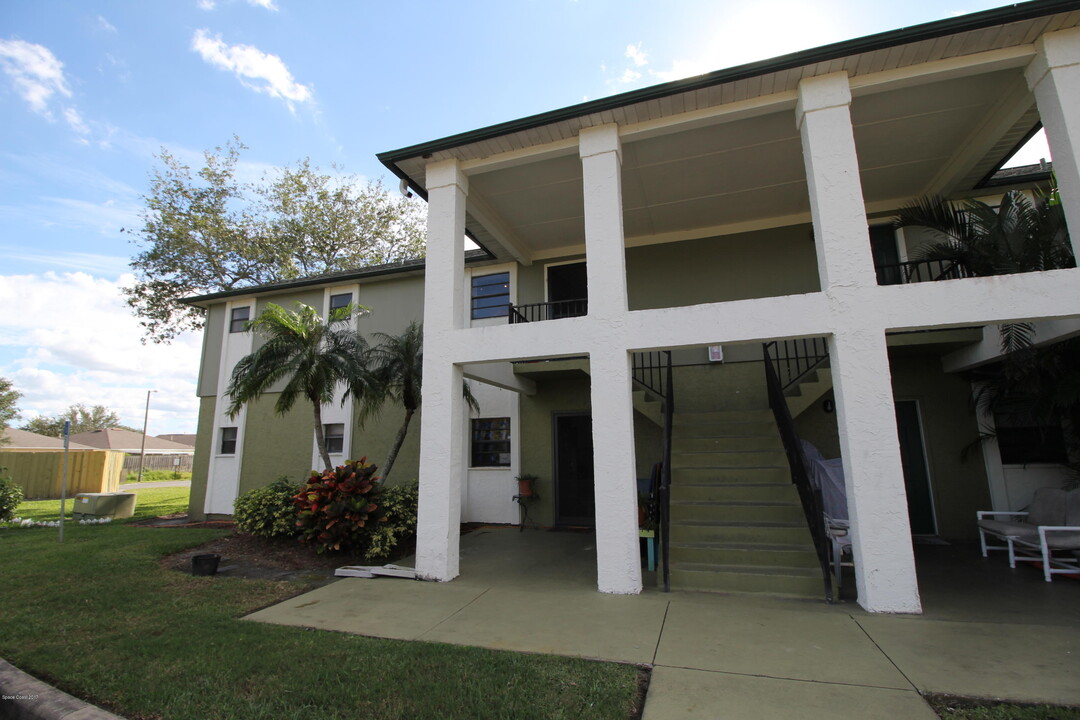 2240 Flower Tree Cir in Melbourne, FL - Building Photo