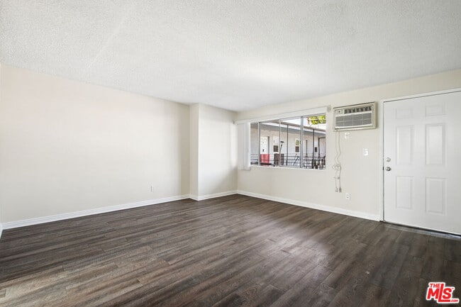 8924 Van Nuys Blvd in Los Angeles, CA - Building Photo - Building Photo