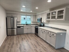 990 W L St in Springfield, OR - Building Photo - Building Photo