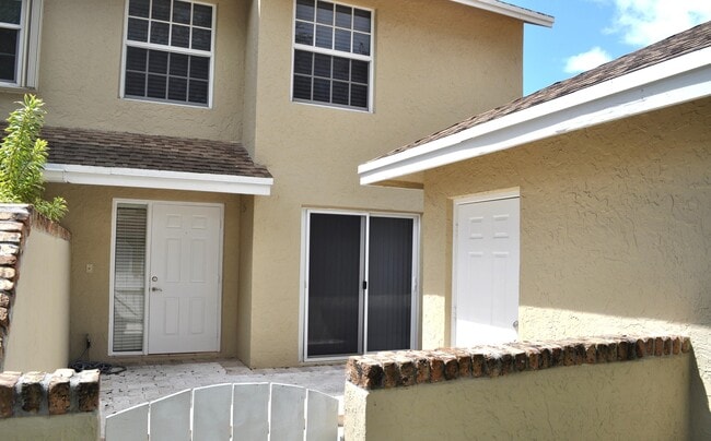 1402 Maplewood Dr in Greenacres, FL - Building Photo - Building Photo