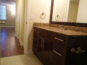 3285 Foxcroft Rd, Unit E 107 in Miramar, FL - Building Photo - Building Photo