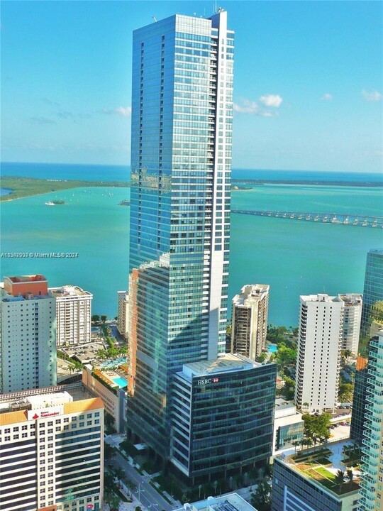 1435 Brickell Ave in Miami, FL - Building Photo