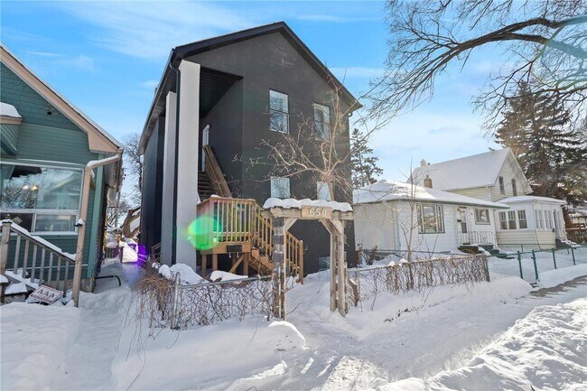 650 Dudley Av in Winnipeg, MB - Building Photo - Building Photo