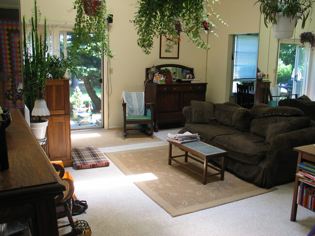7 Wyndmoor Dr in East Windsor, NJ - Building Photo - Building Photo