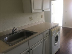4625 Bayshore Dr-Unit -D10 in Naples, FL - Building Photo - Building Photo