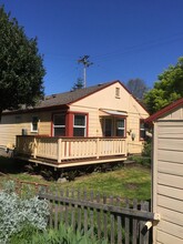 807 SE 55th Ave in Portland, OR - Building Photo - Building Photo