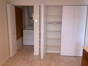 725 Twin Holly Ln in Silver Spring, MD - Building Photo - Building Photo