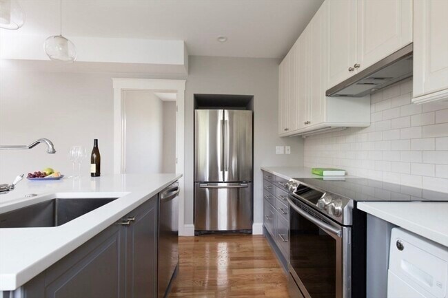 30 Montebello Rd in Boston, MA - Building Photo - Building Photo