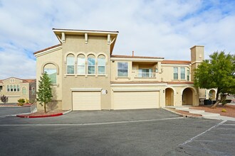 Chateau Versailles in Las Vegas, NV - Building Photo - Building Photo