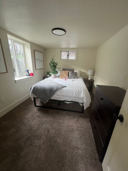 1206 Gregory Way in Bremerton, WA - Building Photo