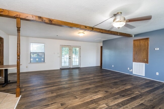 15602 Treichel Rd in Tomball, TX - Building Photo - Building Photo