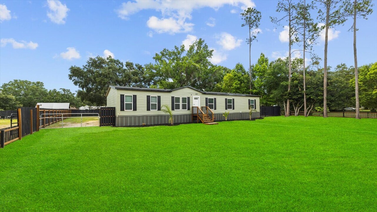30239 Clearview Dr in Wesley Chapel, FL - Building Photo