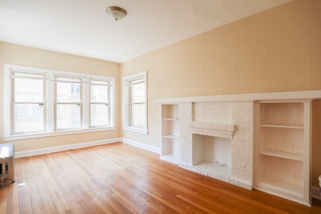 property at 4728 N Spaulding Ave