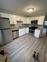 636 W Pickwick Ct, Unit GW in Mount Prospect, IL - Building Photo