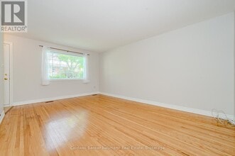 144 Princeton Dr in Hamilton, ON - Building Photo - Building Photo