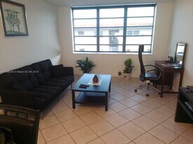 13390 NE 7th Ave in North Miami, FL - Building Photo