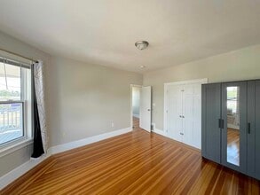 258 Broadway, Unit 2nd Floor in Malden, MA - Foto de edificio - Building Photo