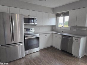 101 Country Club Dr in St. Clair Shores, MI - Building Photo - Building Photo