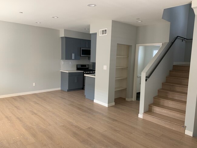 646 N Serrano Ave