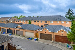 37 Castle Park Blvd in Vaughan, ON - Building Photo