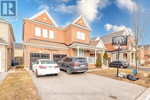 82 Warnford Cir in Ajax, ON - Building Photo