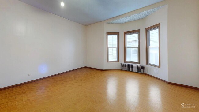 240 School St, Unit 1 in Somerville, MA - Foto de edificio - Building Photo