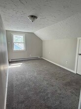 9 Orchard St, Unit 3R in Easthampton, MA - Building Photo - Building Photo