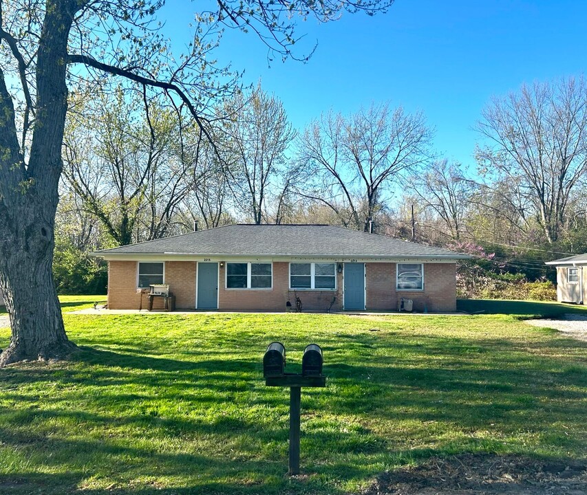 2213-2215 Fairfax Rd in Indianapolis, IN - Foto de edificio