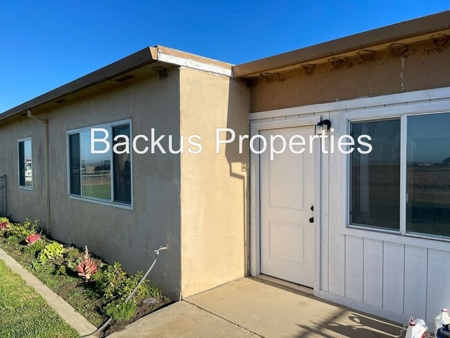 333 Espinosa Rd in Salinas, CA - Foto de edificio - Building Photo