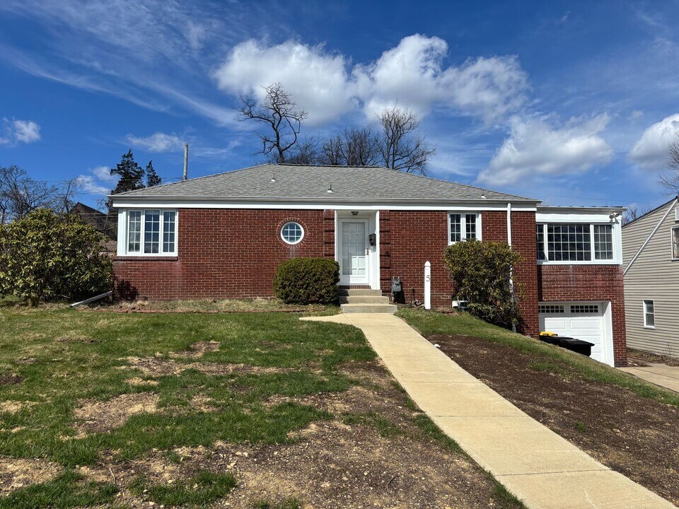 5 Old Ox Rd in Bethel Park, PA - Building Photo