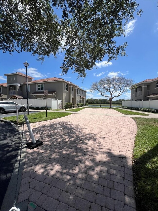 5357 SW 125th Ave in Miramar, FL - Building Photo - Building Photo