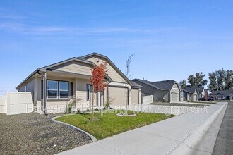 924 Mason Vw Pl in Caldwell, ID - Building Photo - Building Photo