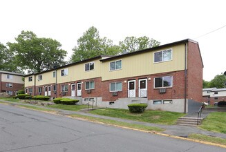 Woodbury Apartments in Middletown, CT - Building Photo - Building Photo