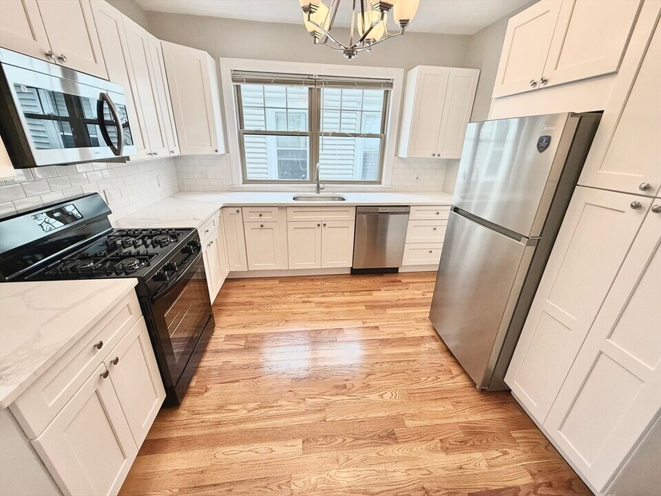 184 Boston St in Boston, MA - Building Photo