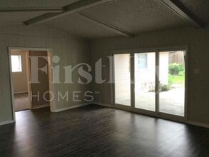 2912 Yorktown Rd in Mesquite, TX - Foto de edificio - Building Photo