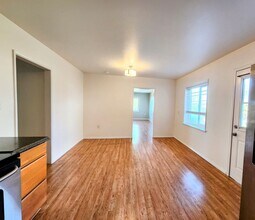 320 Park Ave in Vista, CA - Building Photo - Building Photo