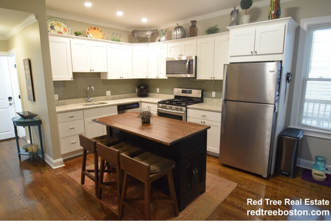 166 Boylston St in Boston, MA - Building Photo - Building Photo