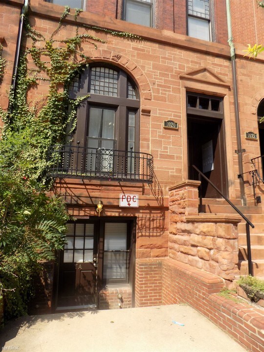 930 N Calvert St in Baltimore, MD - Building Photo