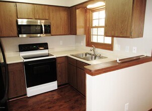 128 Highland Ct in Jacksonville, NC - Building Photo - Building Photo